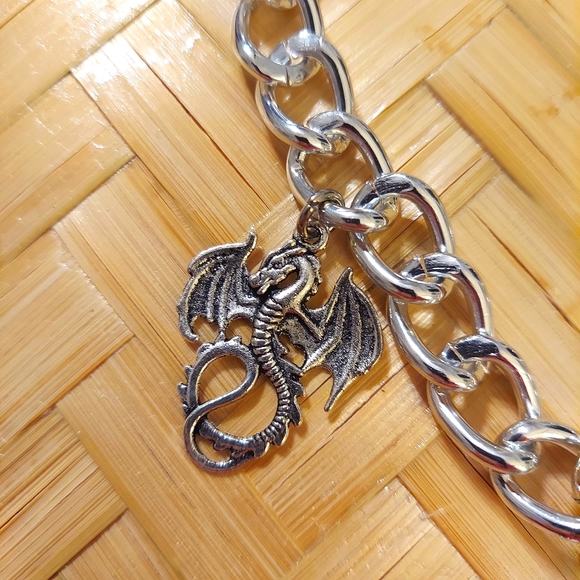 Silver toned bling boot chain dragons motif perfect for concert festival cosplay - Picture 3 of 4